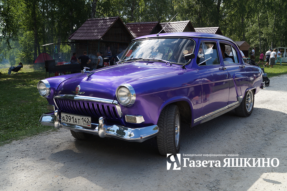 Яшкинский округ принимал гостей на фестивале ретро-автомобилей