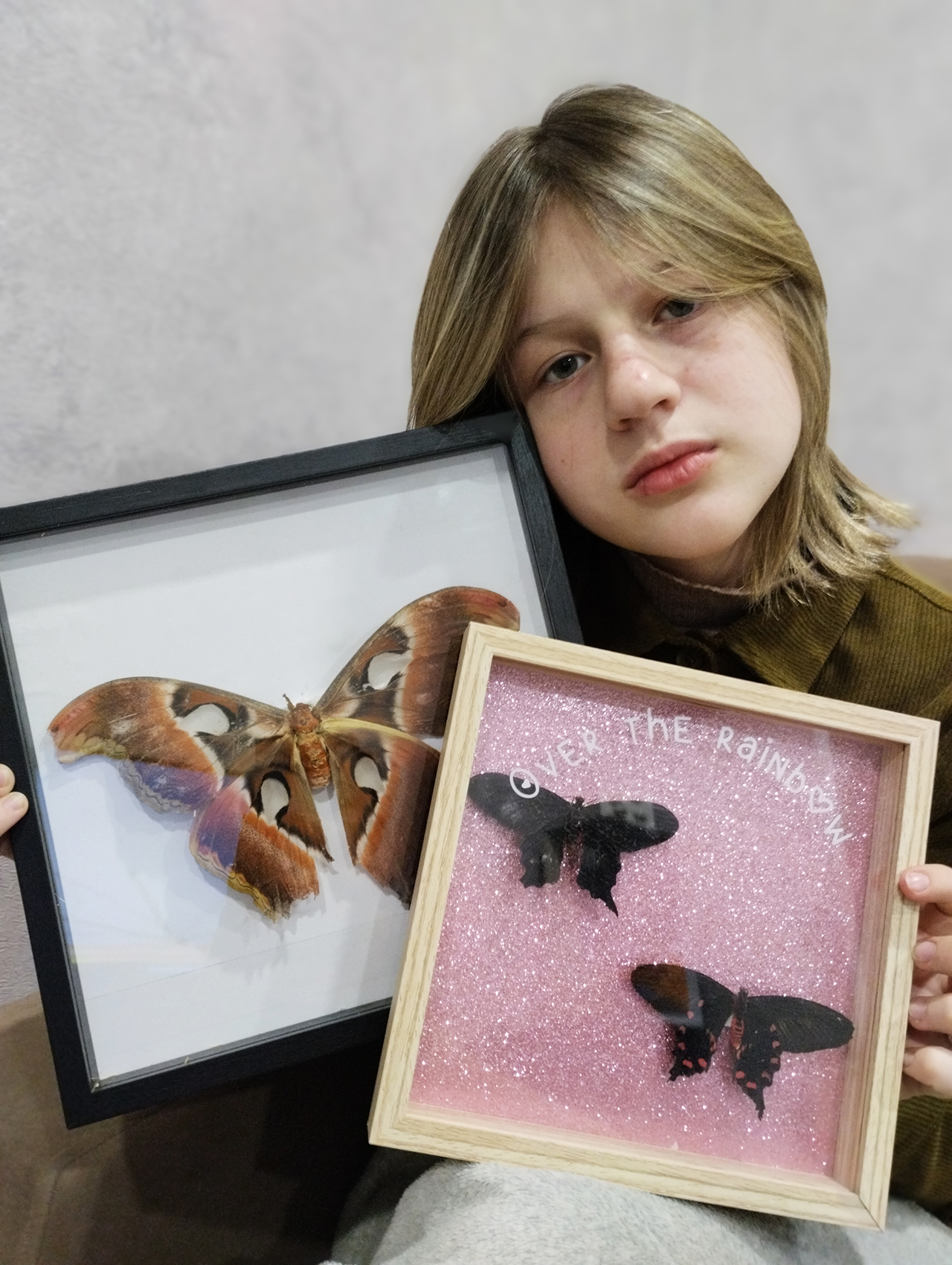 Юля Ефимова показывает новое семейное увлечение бабочками.